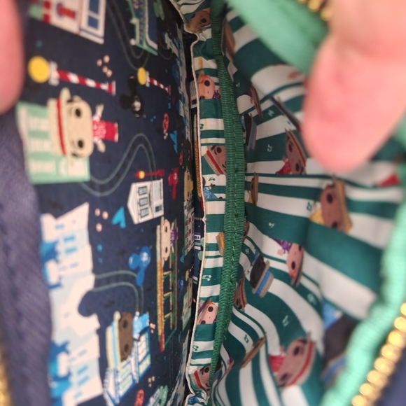 Dapper Dan Disney Park Lounge Fly Sold Out - Picture 7 of 7